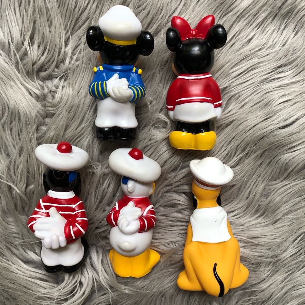 Disney Cruise Line Set of 5 PVC Figures: Micky, Minnie, Goofy, Donald, and Pluto - Picture 2 of 15